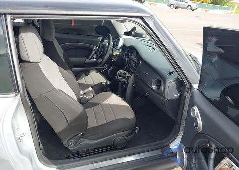 2005 Mini Cooper S z USA, uszkodzony, nr VIN WMWRE33575TL10408